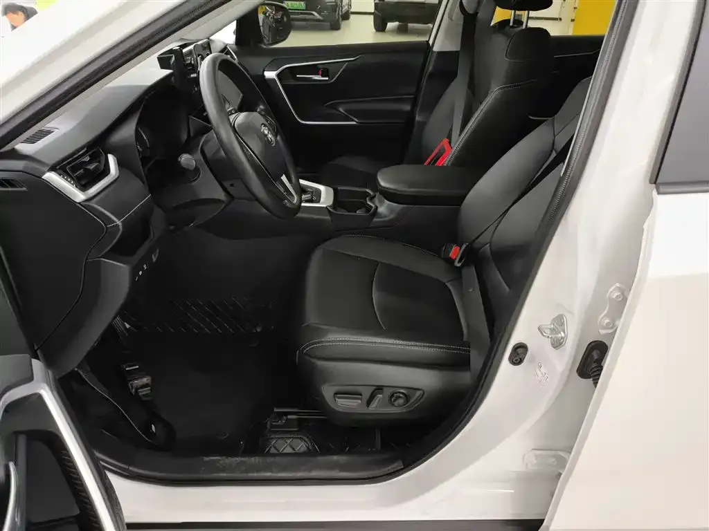 Toyota RAV4 2024 из CN, фото 8