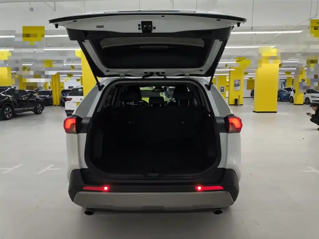 Toyota RAV4 2024 из CN, фото 3
