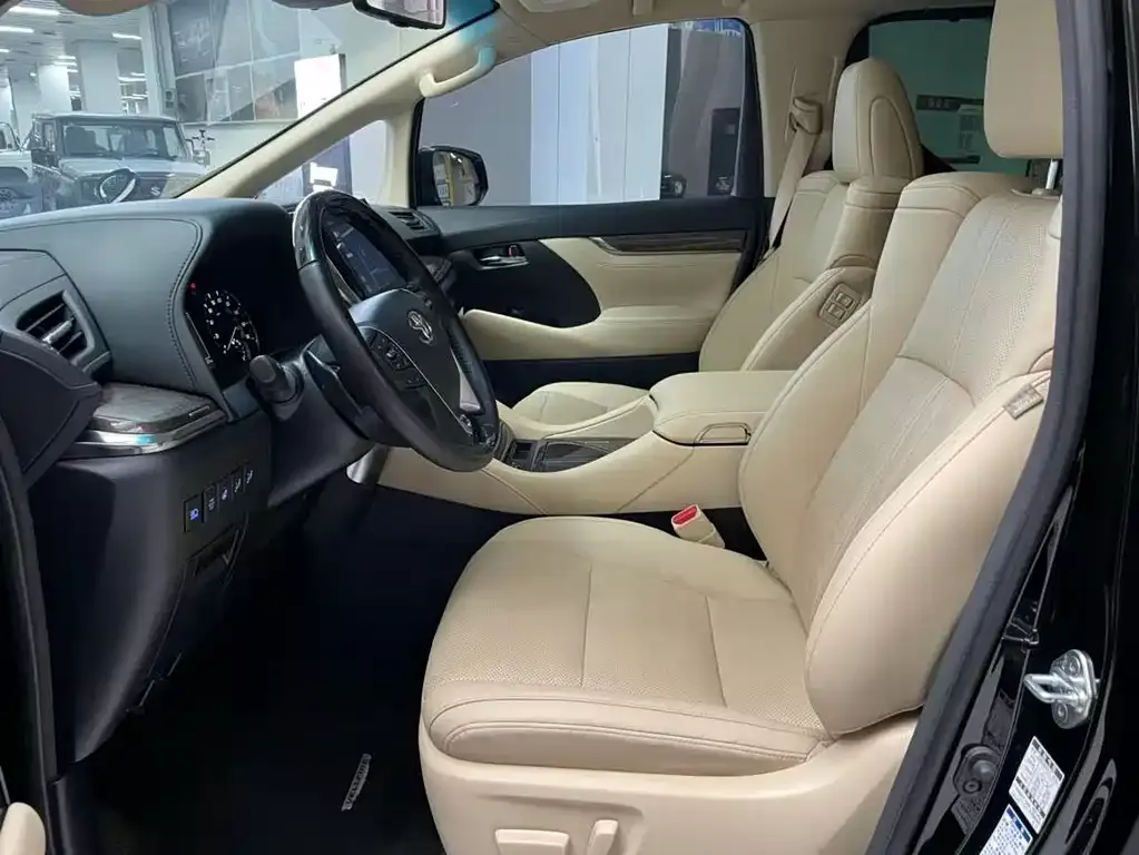 Toyota Vellfire 2023 из CN, фото 3