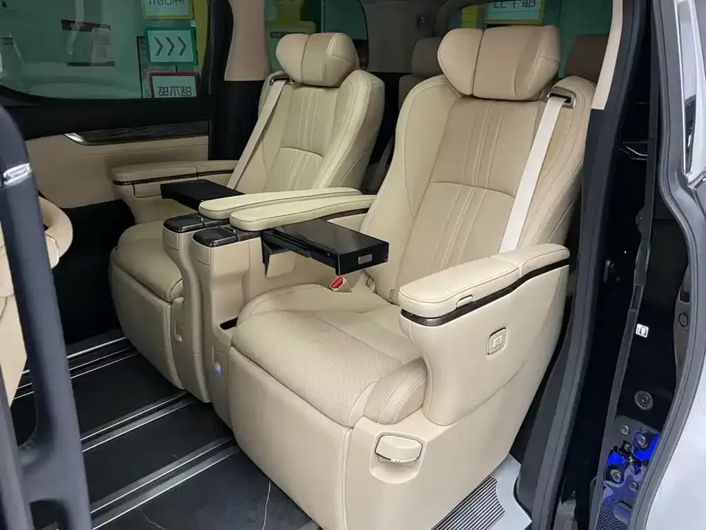 Toyota Vellfire 2023 из CN, фото 6