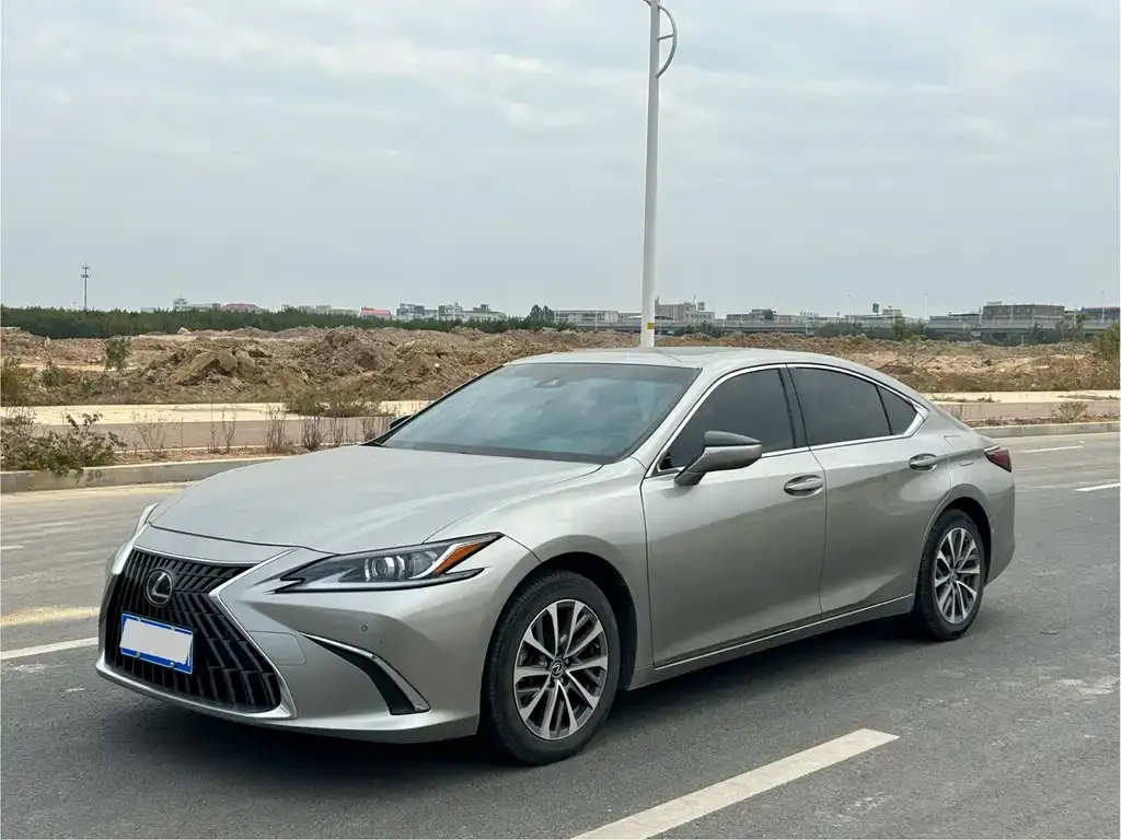 Lexus ES — фото 1