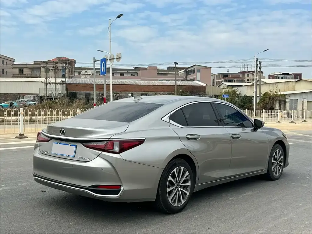 Lexus ES — фото 9
