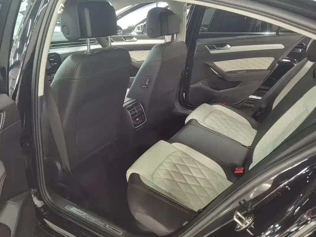 Volkswagen Magotan 2023 из CN, фото 2