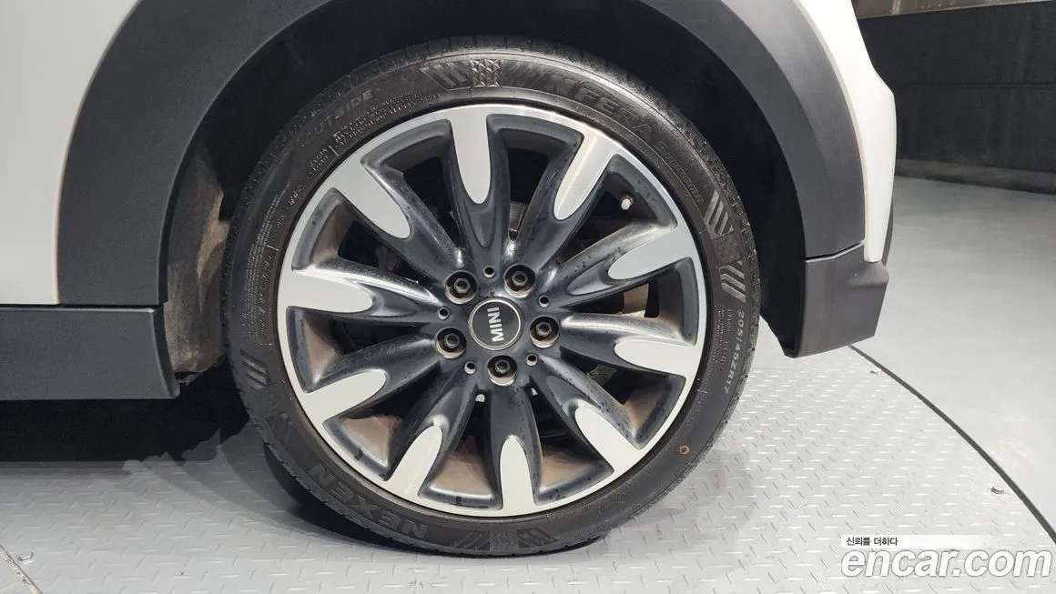 Mini Cooper Convertible 2022 из KR, фото 10