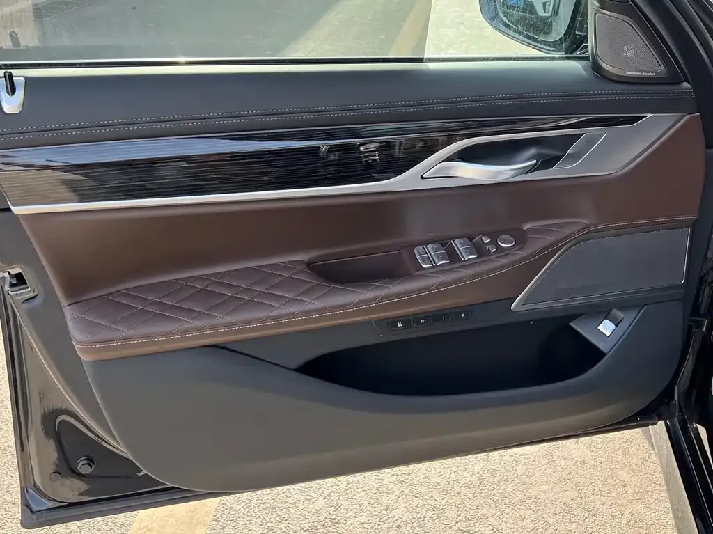 BMW 7 Series 2022 из CN, фото 8