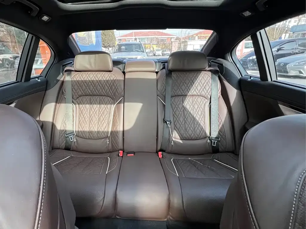 BMW 7 Series 2022 из CN, фото 7