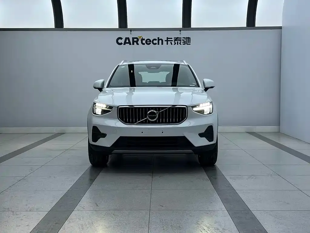 Volvo XC40 — фото 4