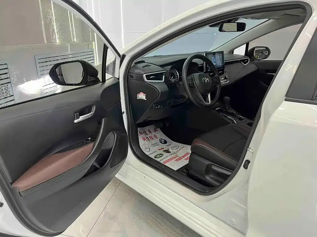 Toyota Corolla 2023 из CN, фото 10