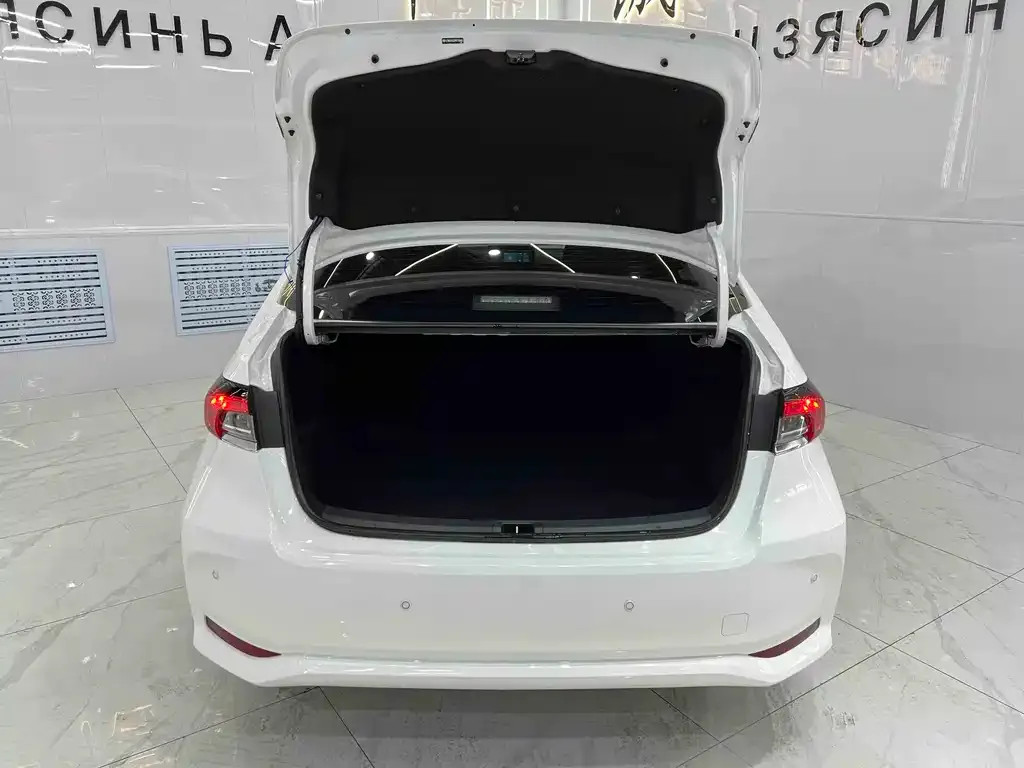 Toyota Corolla 2023 из CN, фото 3