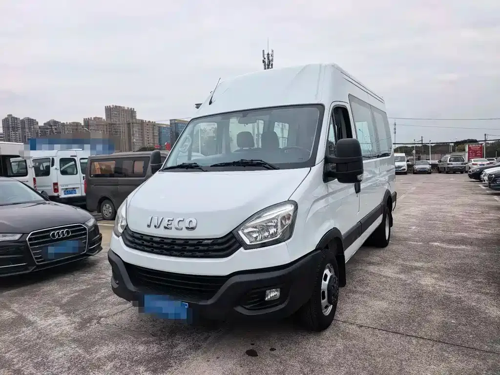 IVECO Ousheng — фото 1