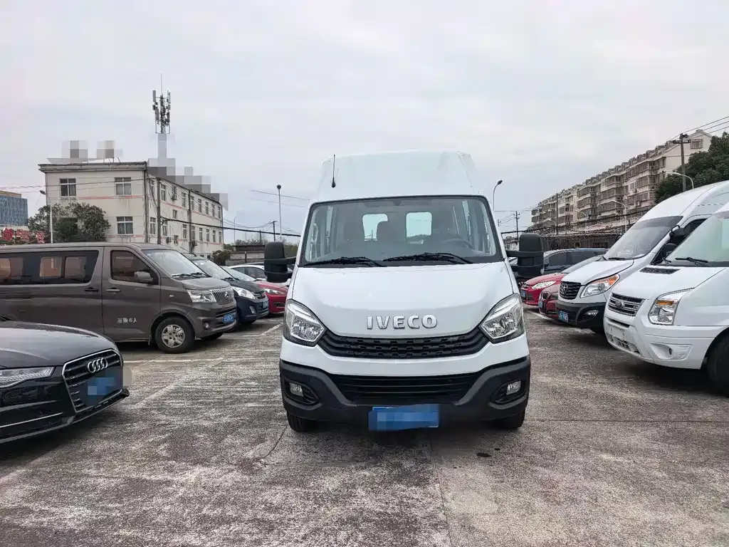 IVECO Ousheng — фото 8
