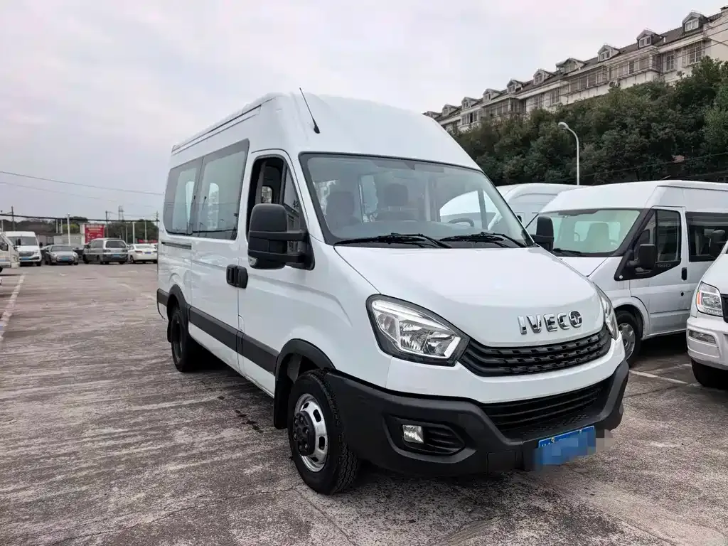 IVECO Ousheng — фото 6
