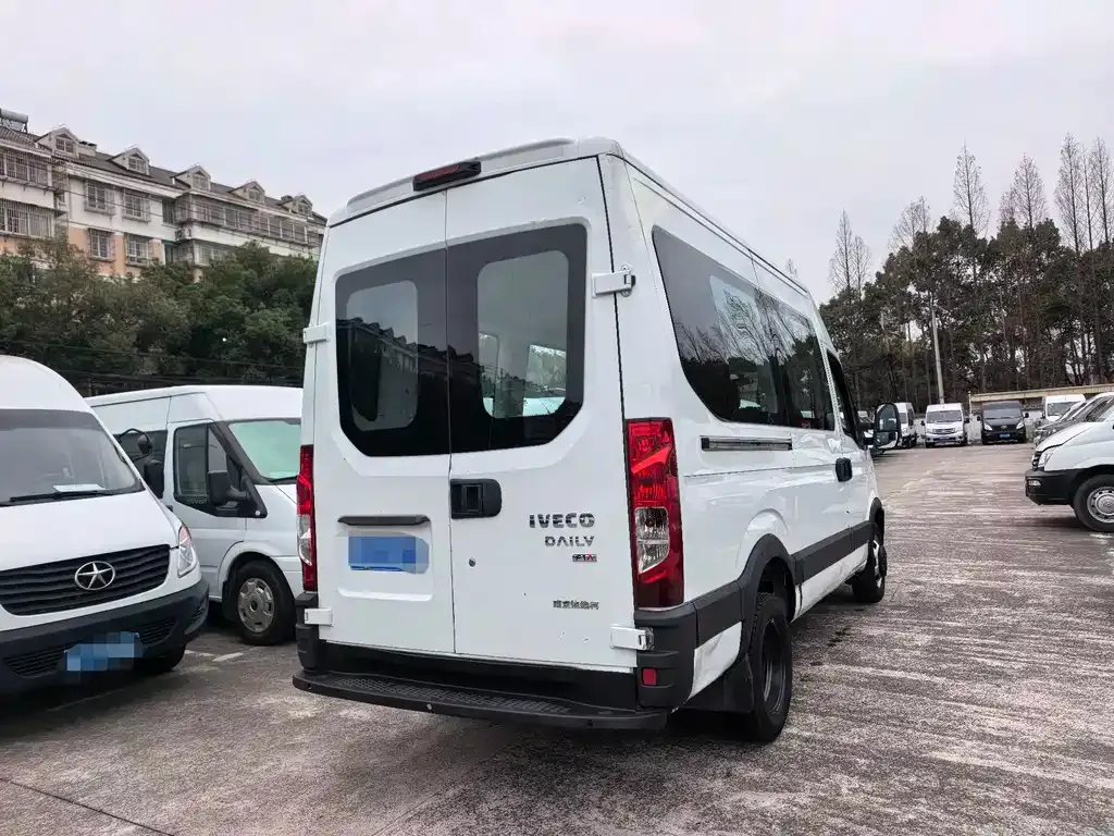 IVECO Ousheng — фото 5