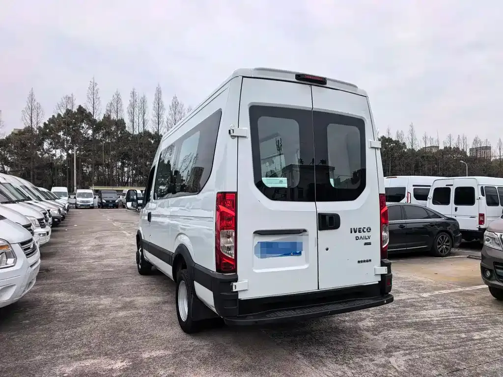 IVECO Ousheng — фото 7