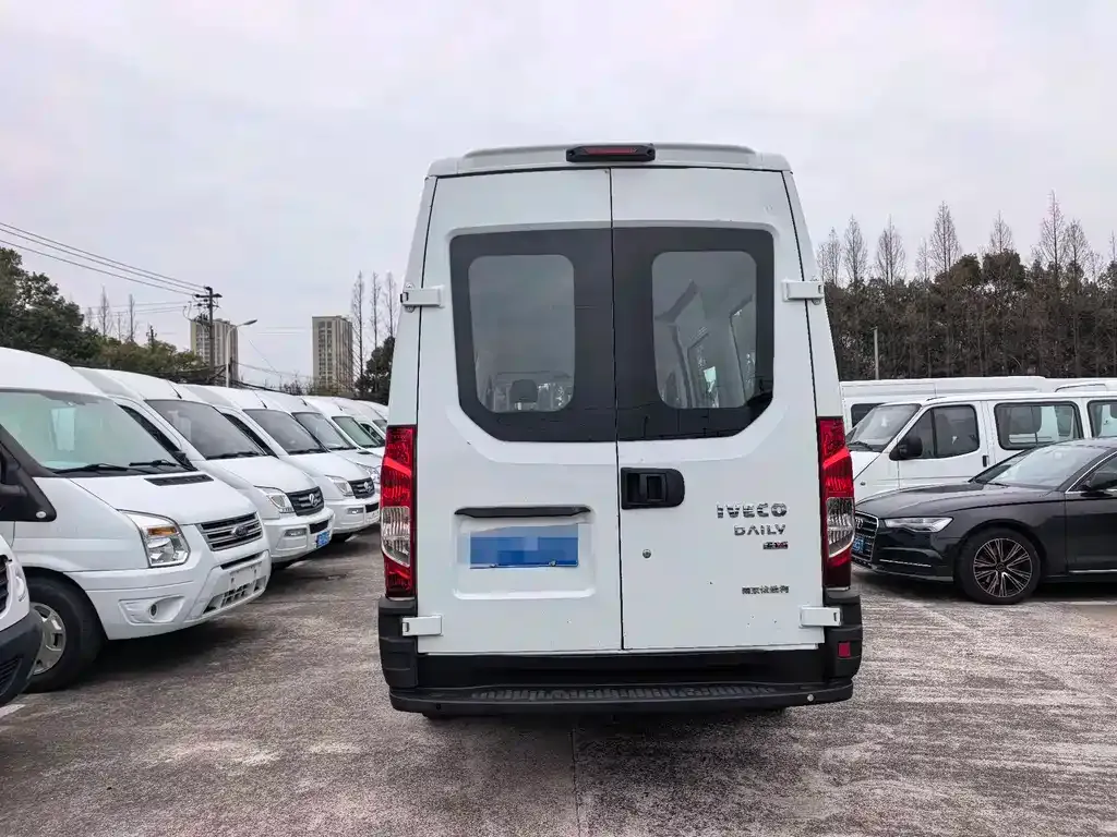 IVECO Ousheng — фото 4