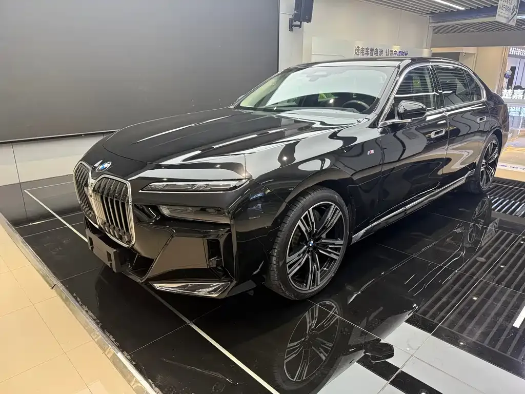 BMW 7 Series 2023 из CN, фото 1