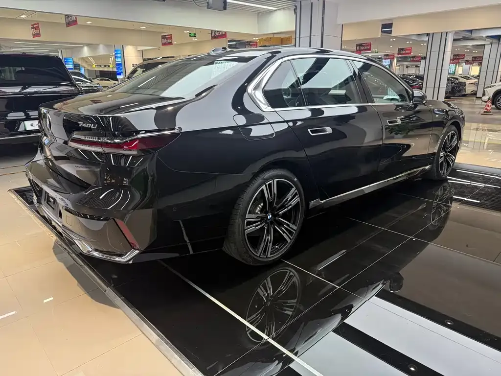 BMW 7 Series 2023 из CN, фото 6