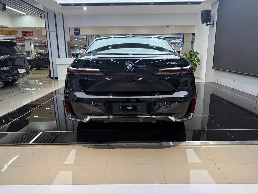 BMW 7 Series 2023 из CN, фото 2