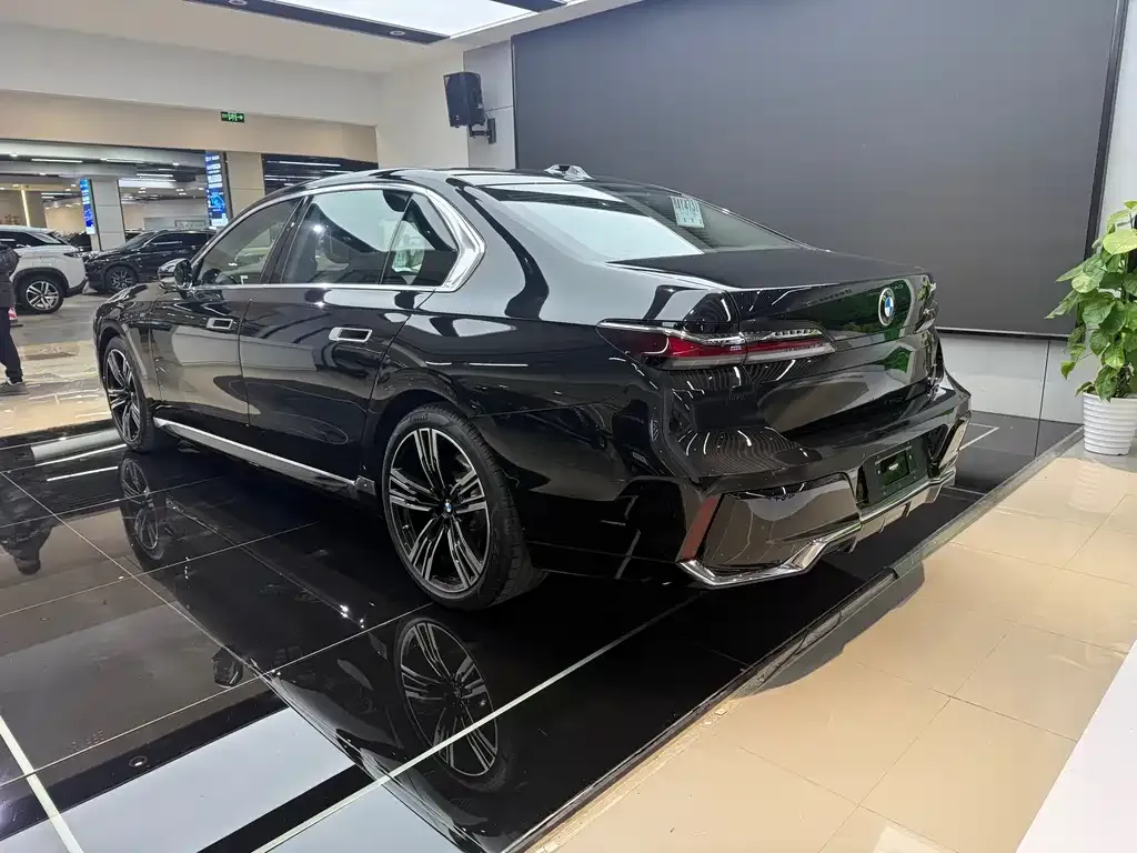 BMW 7 Series 2023 из CN, фото 7