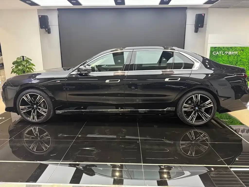BMW 7 Series 2023 из CN, фото 10