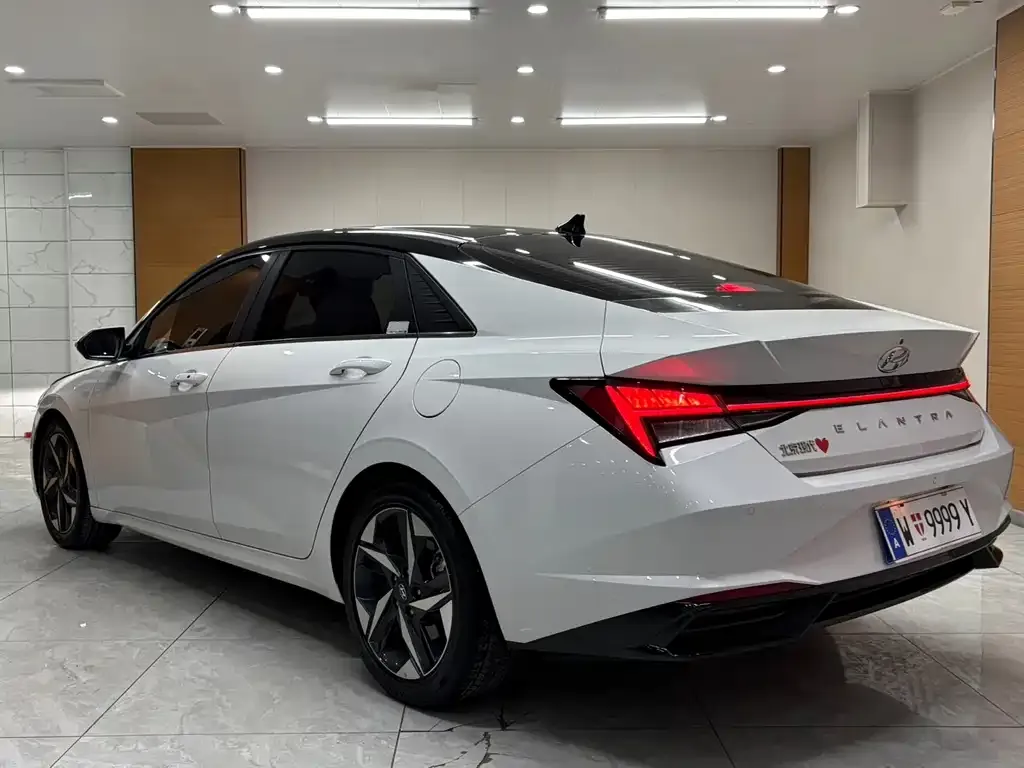Hyundai Elantra — фото 8