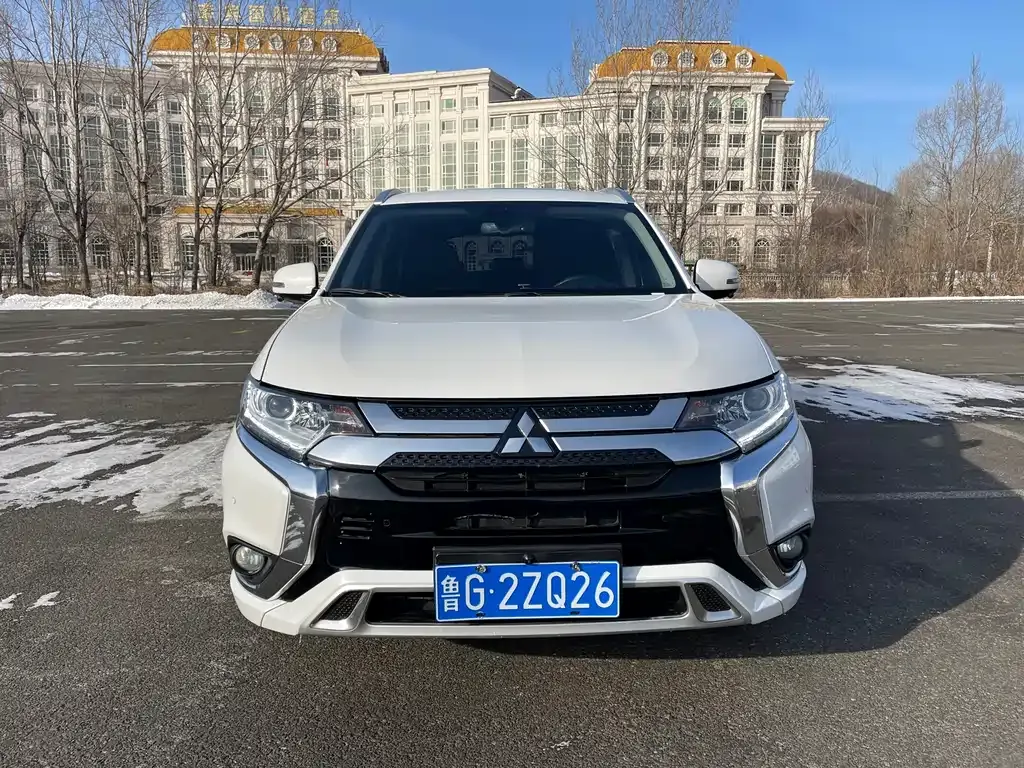 Mitsubishi Outlander 2023 из CN, фото 1