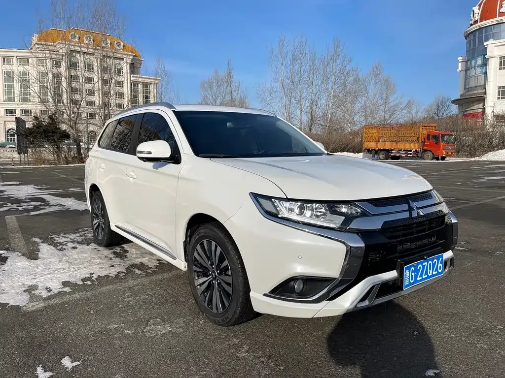 Mitsubishi Outlander 2023 из CN, фото 8