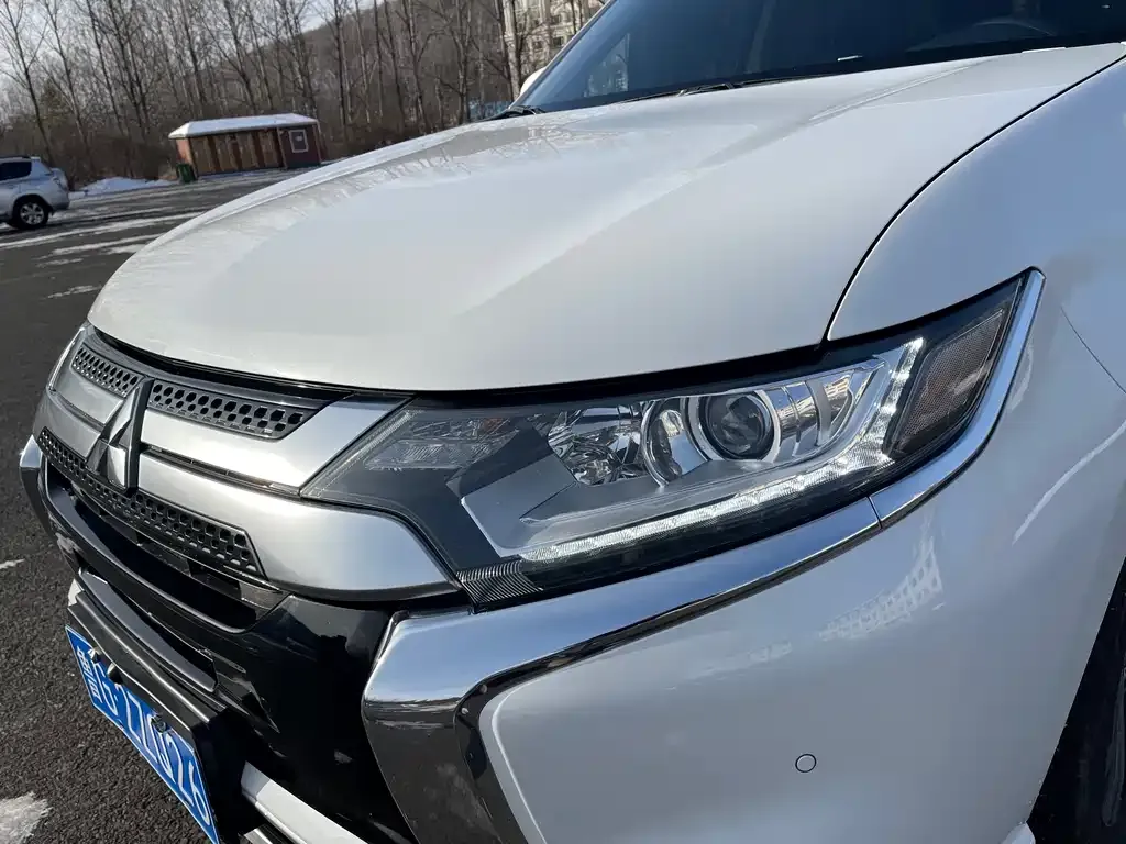 Mitsubishi Outlander 2023 из CN, фото 9