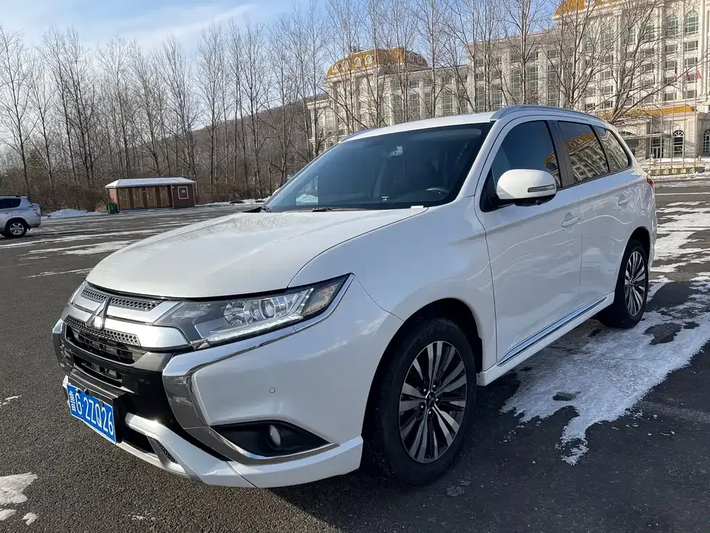 Mitsubishi Outlander 2023 из CN, фото 10