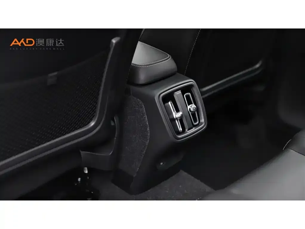 Volvo XC40 2024 из CN, фото 8