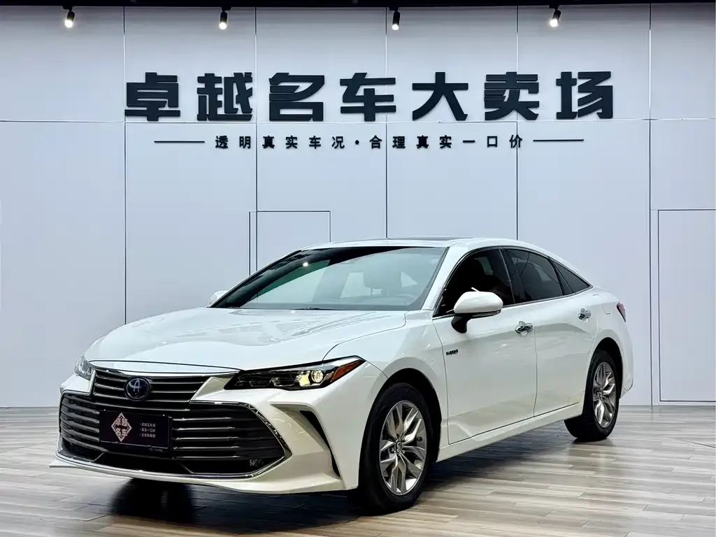 Toyota Avalon — фото 1