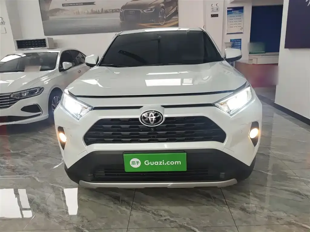 Toyota RAV4 — фото 5