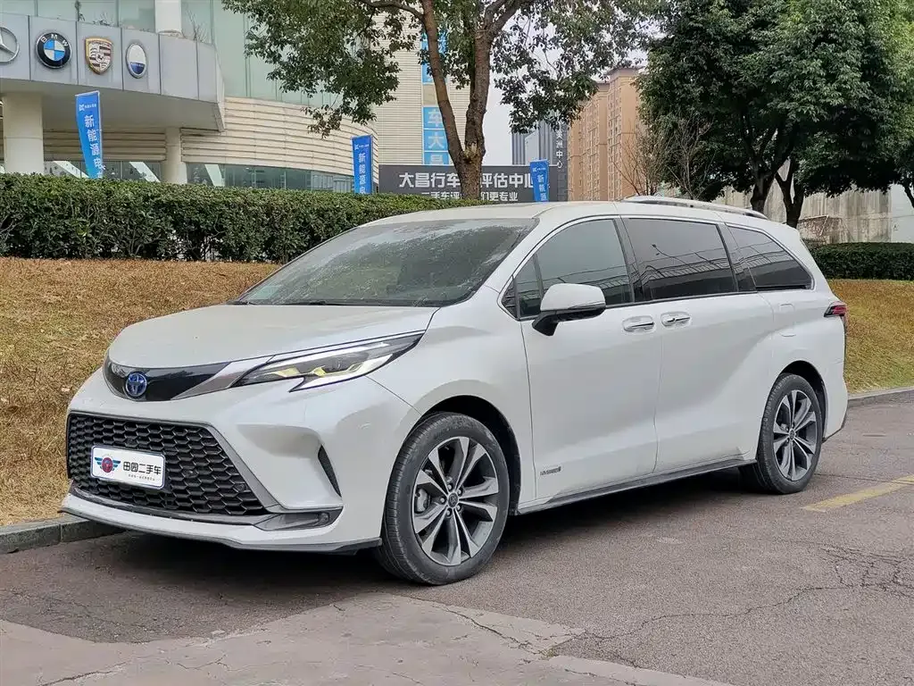 Toyota Granvia 2023 из CN, фото 1