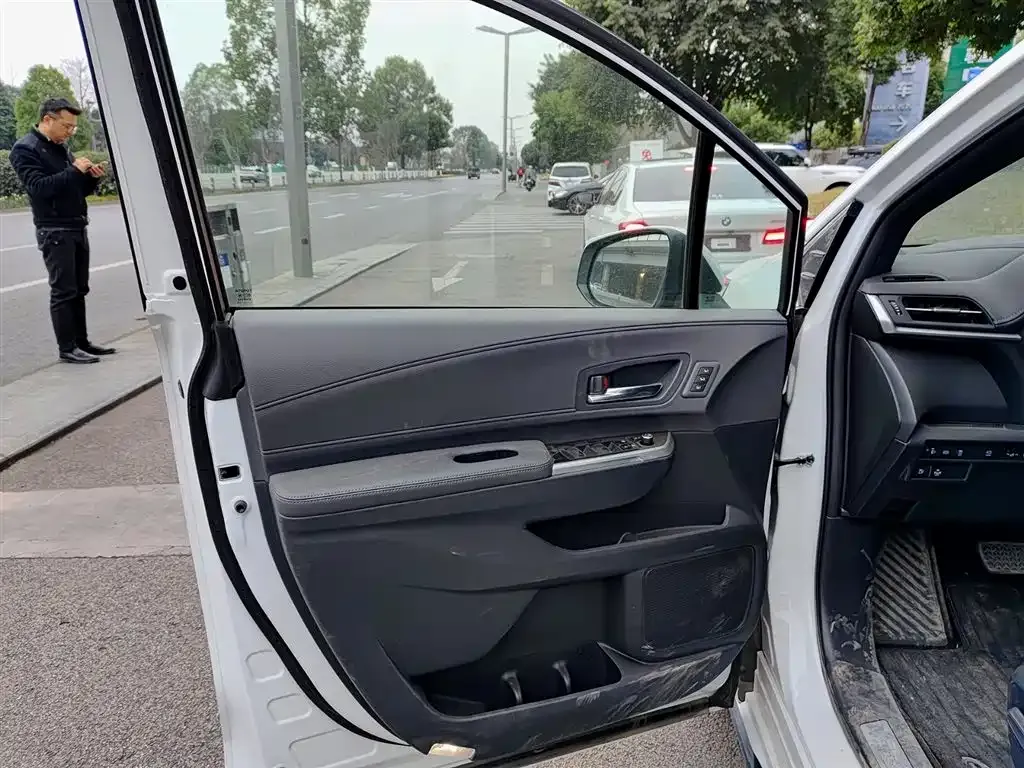 Toyota Granvia 2023 из CN, фото 6