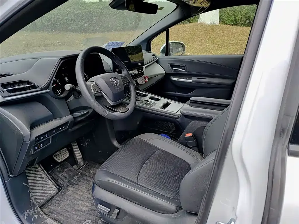Toyota Granvia 2023 из CN, фото 7