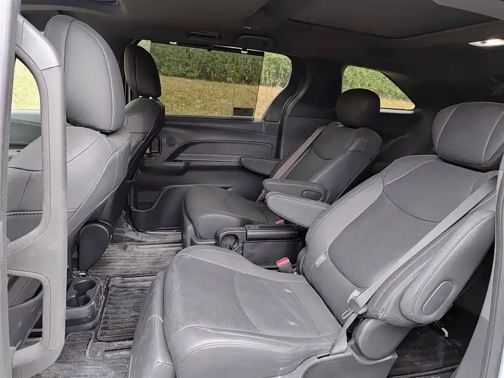 Toyota Granvia 2023 из CN, фото 2