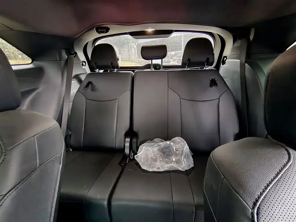 Toyota Granvia 2023 из CN, фото 4