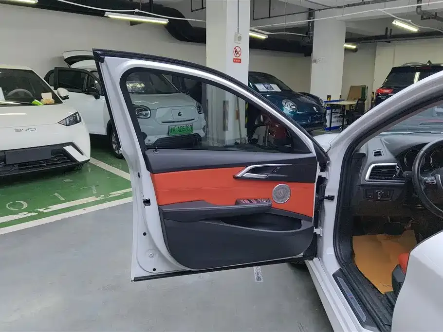 BMW 1 Series 2021 из CN, фото 9
