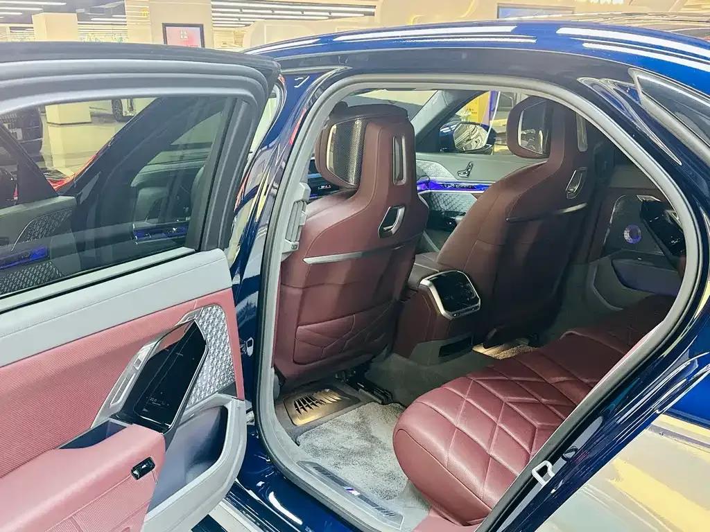 BMW i7 2023 из CN, фото 4