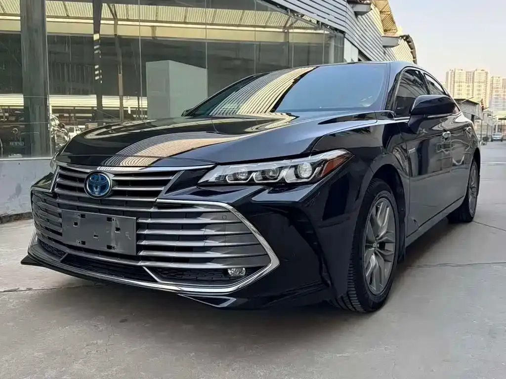 Toyota Avalon — фото 1