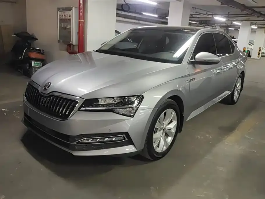 Skoda Superb — фото 1