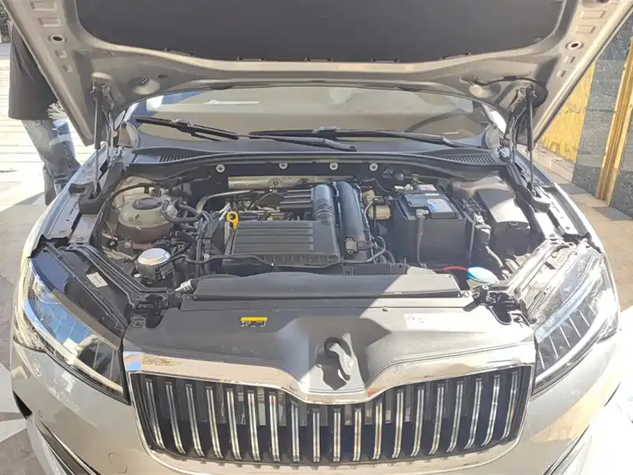 Skoda Superb — фото 9
