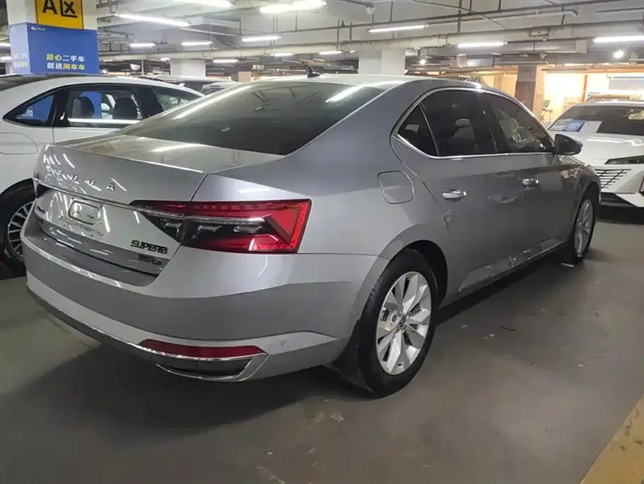 Skoda Superb — фото 3