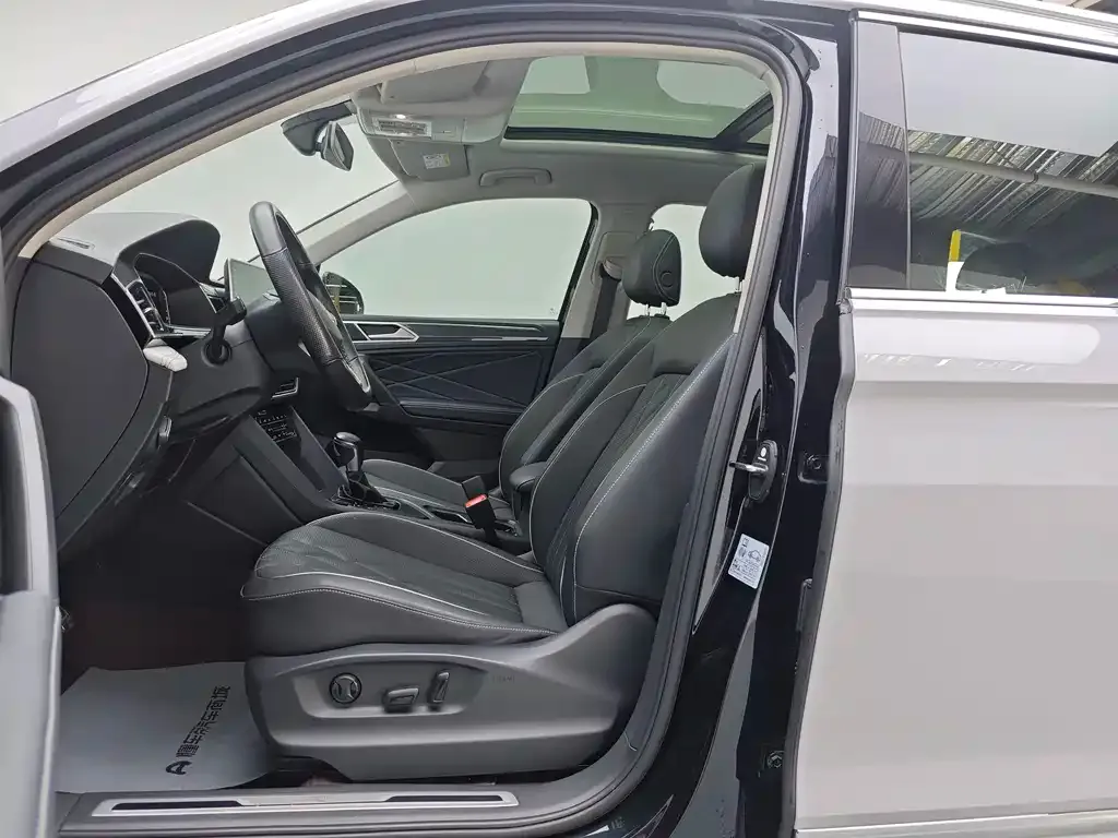 Volkswagen Tiguan L 2021 из CN, фото 10