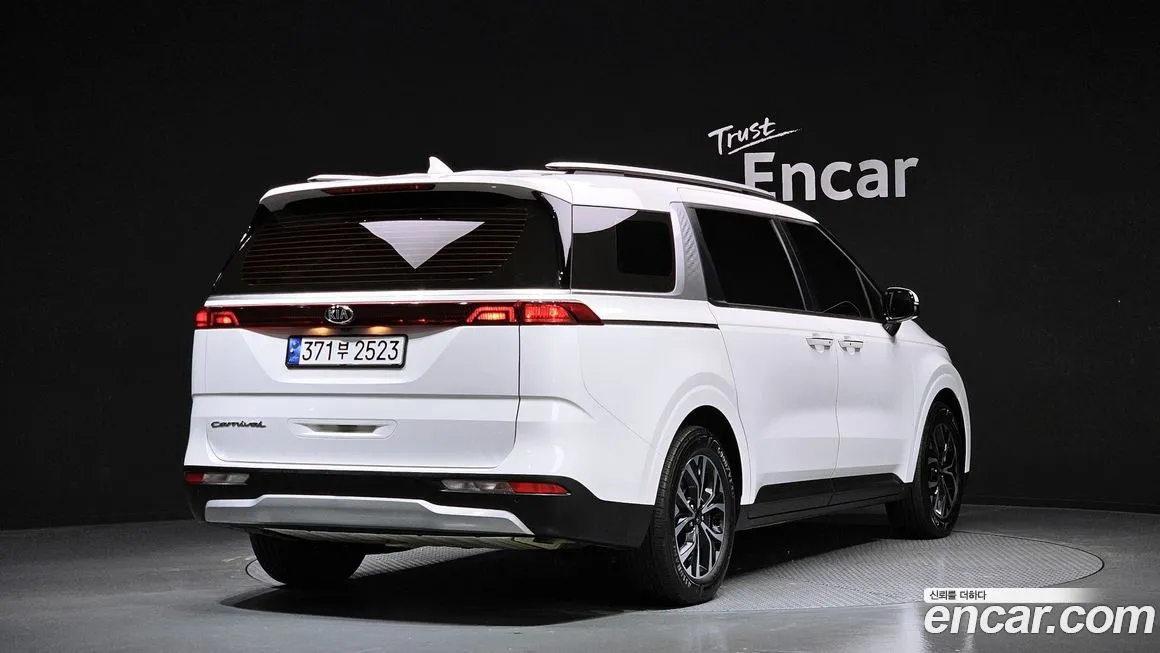 Kia Carnival — фото 2