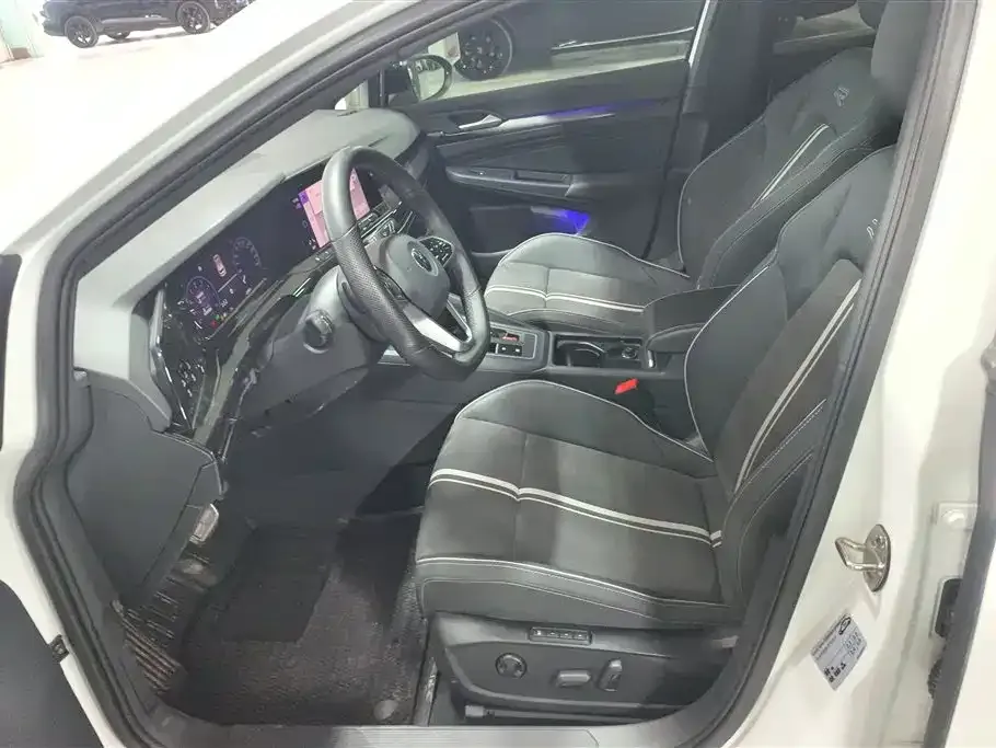 Volkswagen Golf 2024 из CN, фото 7