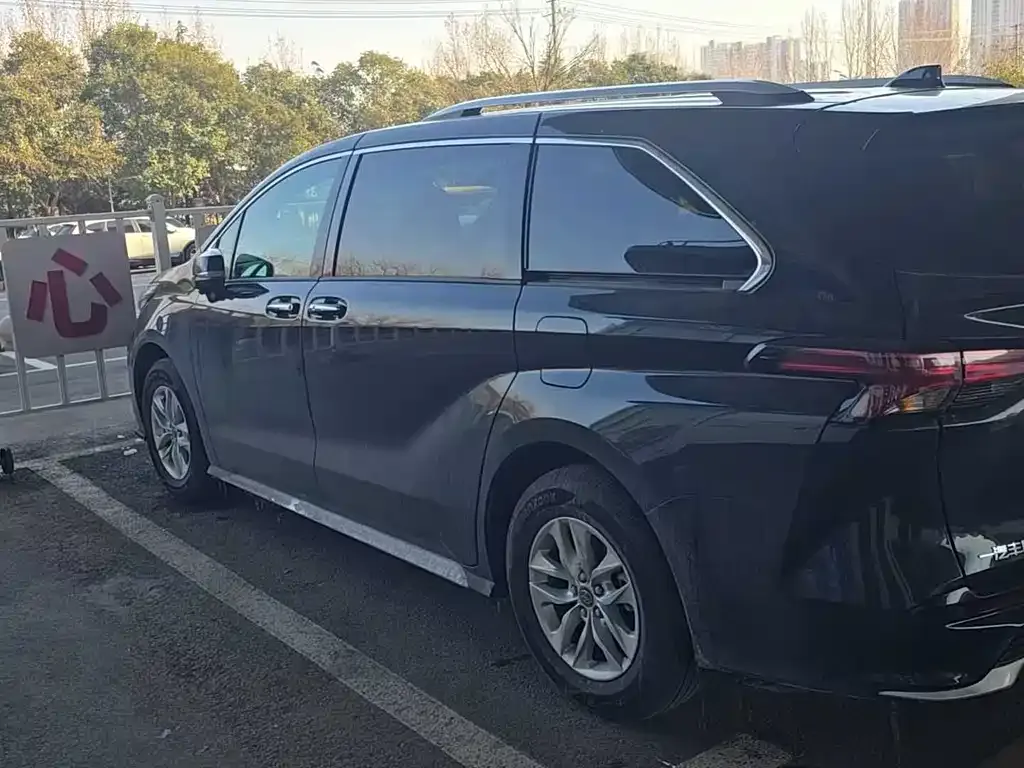 Toyota Granvia — фото 8