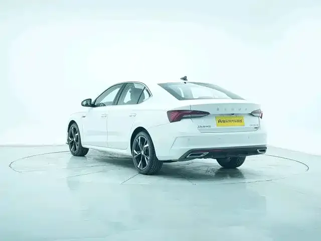 Skoda Octavia — фото 5