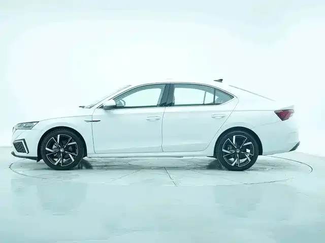 Skoda Octavia — фото 2