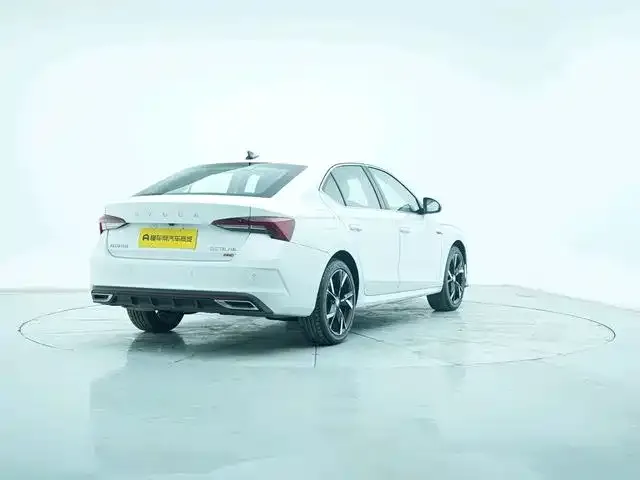 Skoda Octavia — фото 7